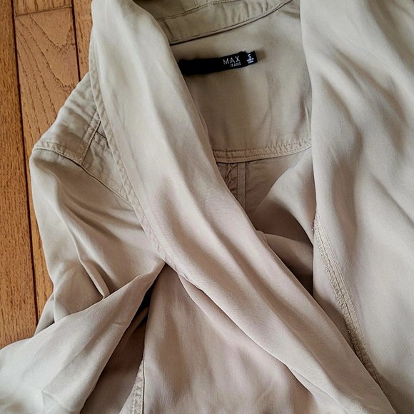 Lightweight over coat size S - Picture 3 of 3